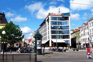 Hotel Avalon på Kungsportsplatsen i Göteborg. Bild © Albin Olsson (CC BY-SA 3.0)