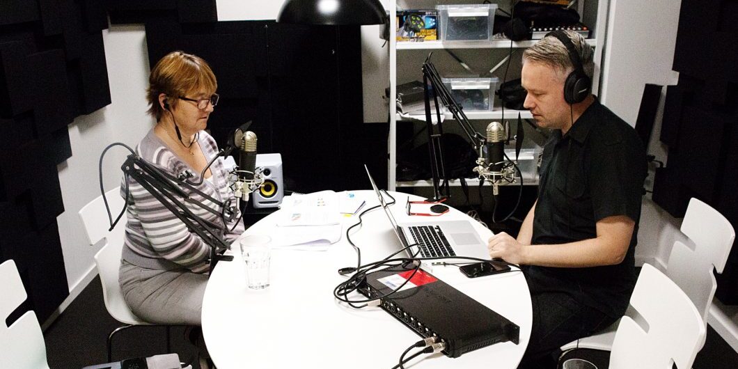 Pamela Davidsson Och Mans Jonasson In Iis Studio